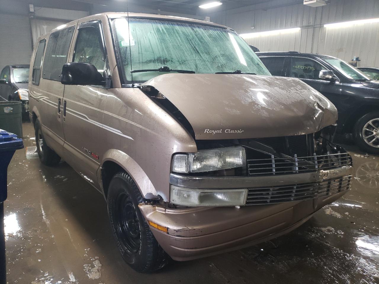2000 Chevrolet Astro VIN 1GBEL19W2YB150562 Copart auction photo, front end damage thumbnail 4