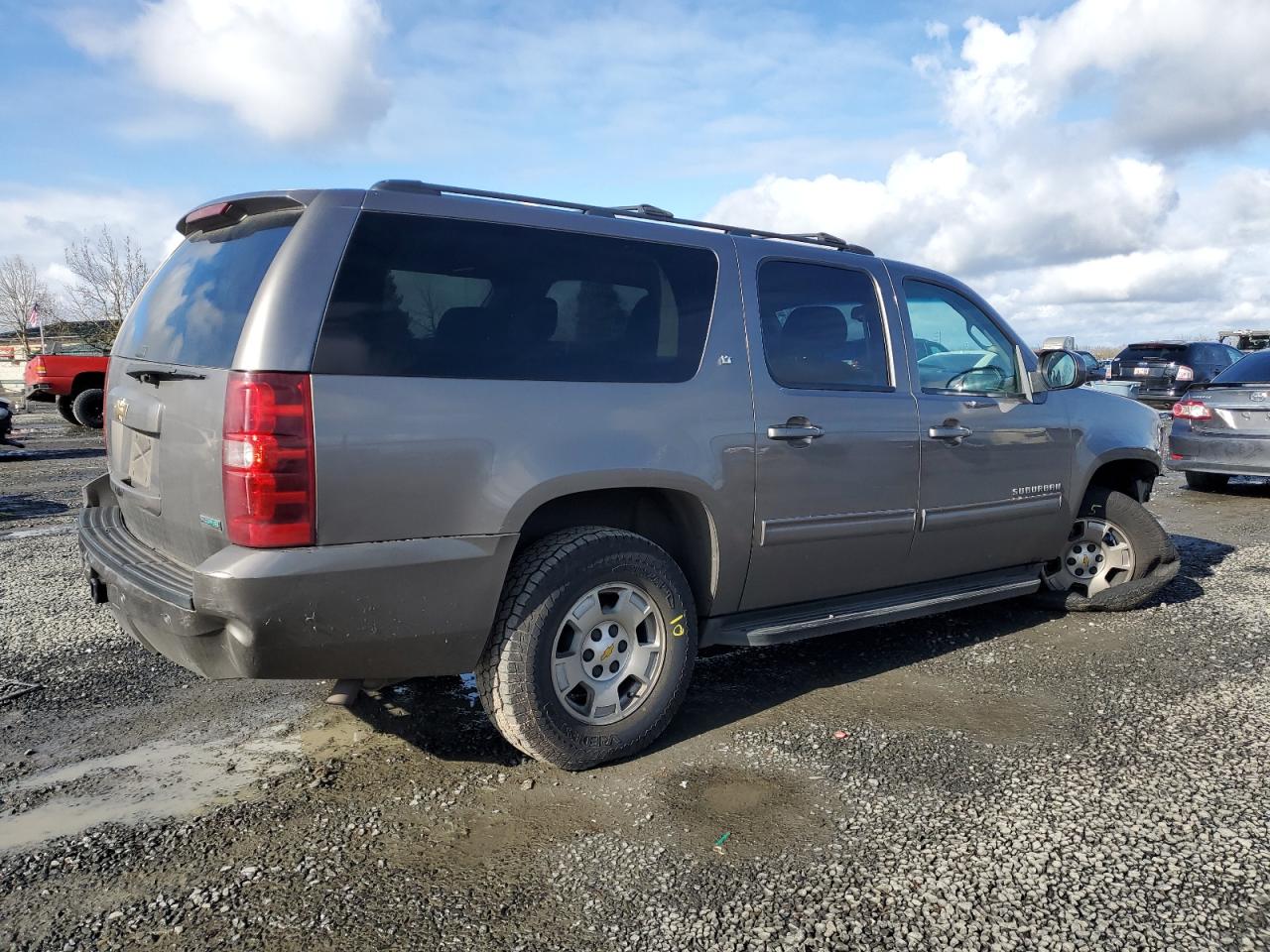 2011 Chevrolet Suburban VIN 1GNSKJE30BR231613 Copart auction photo, front end / undercarriage damage thumbnail 3