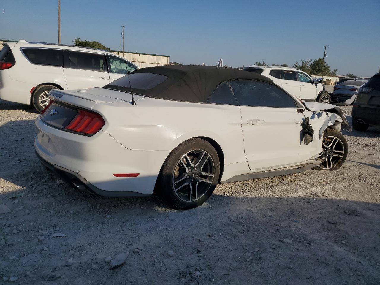 2019 Ford Mustang VIN 1FATP8UH1K5126337 Copart auction photo, front end / top/roof damage thumbnail 3