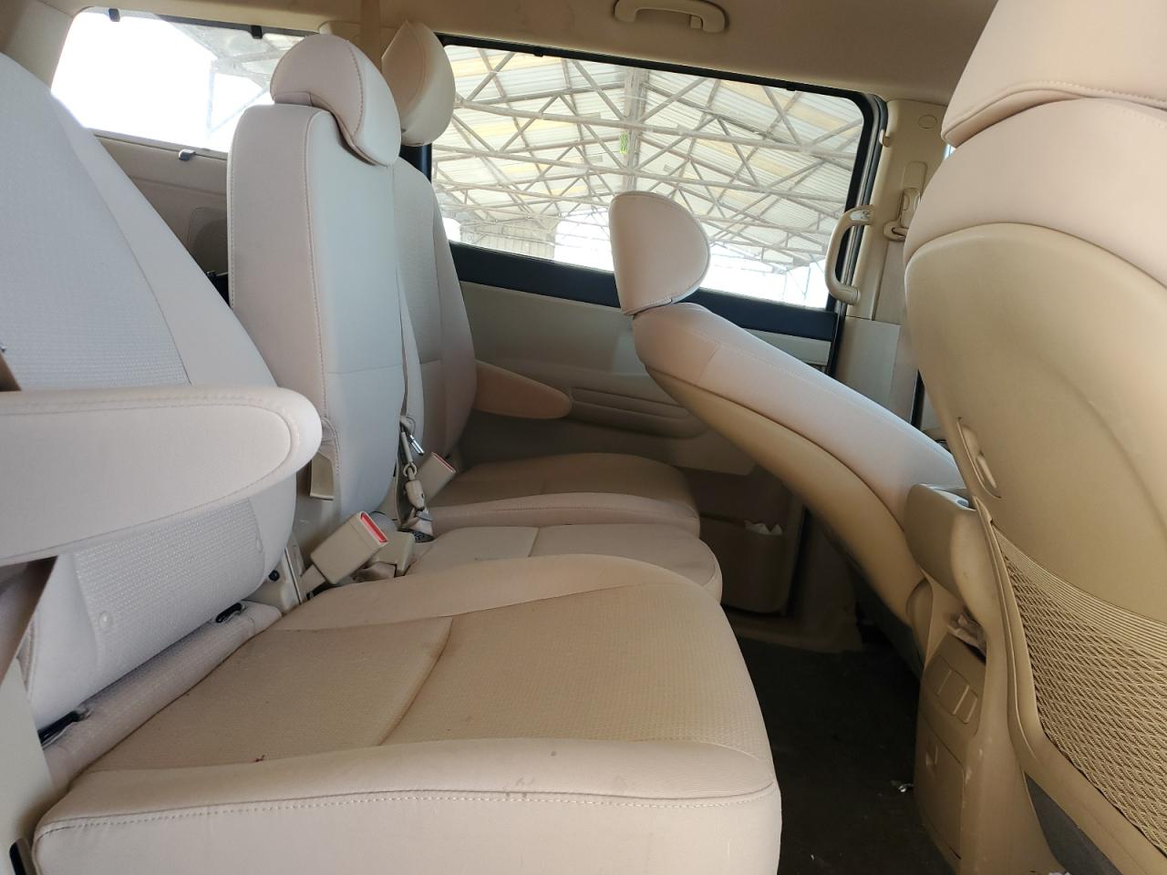 2016 KIA Sedona VIN KNDMB5C1XG6145826 Copart auction photo, front end / minor dent/scratches damage thumbnail 11