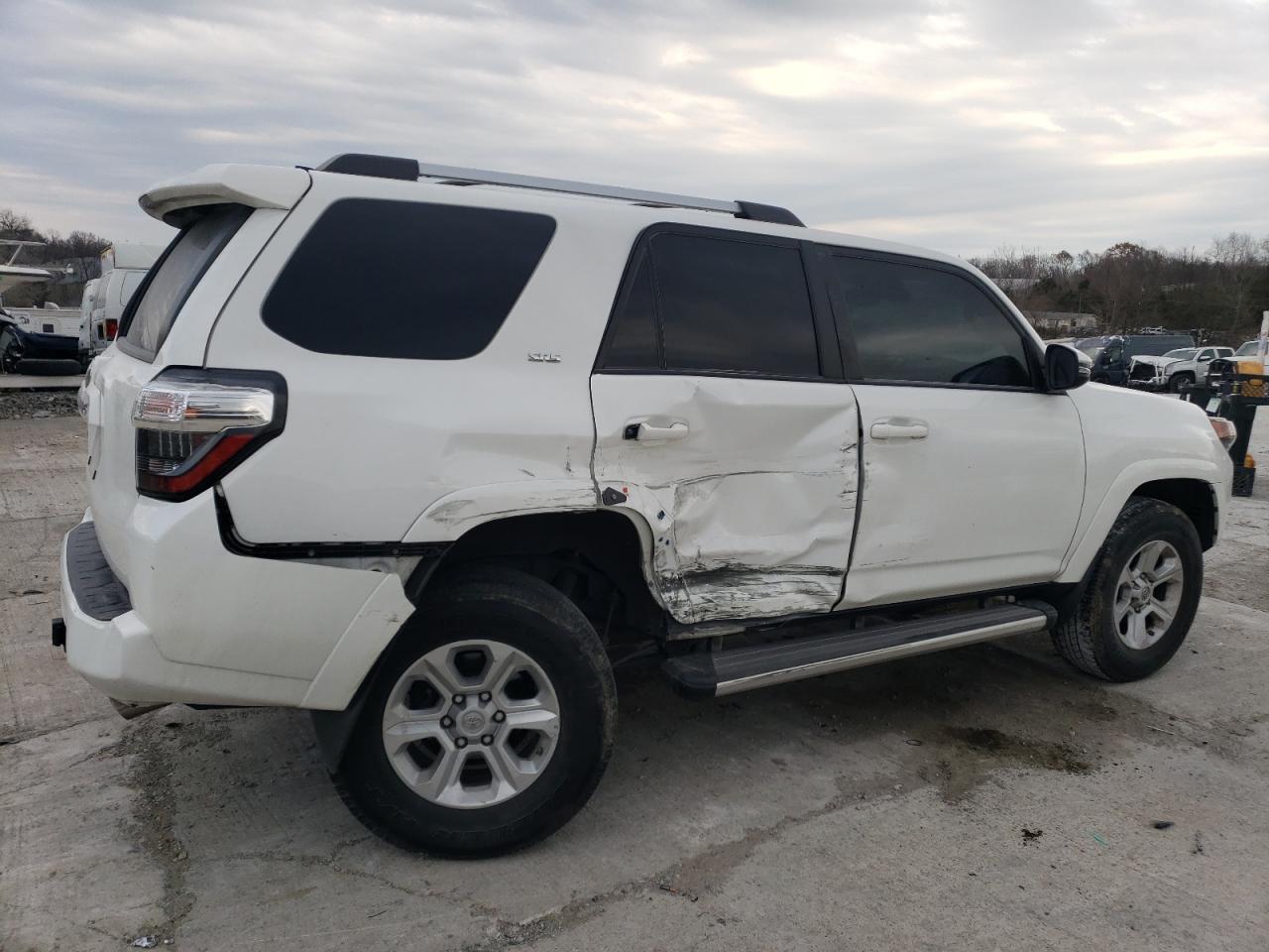 2021 Toyota 4Runner VIN JTENU5JR7M5923990 Copart auction photo, side / rear end damage thumbnail 3