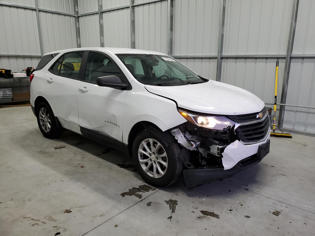 2020 Chevrolet Equinox VIN 3GNAXSEV1LS720993 Copart auction photo, front end / side damage thumbnail 4