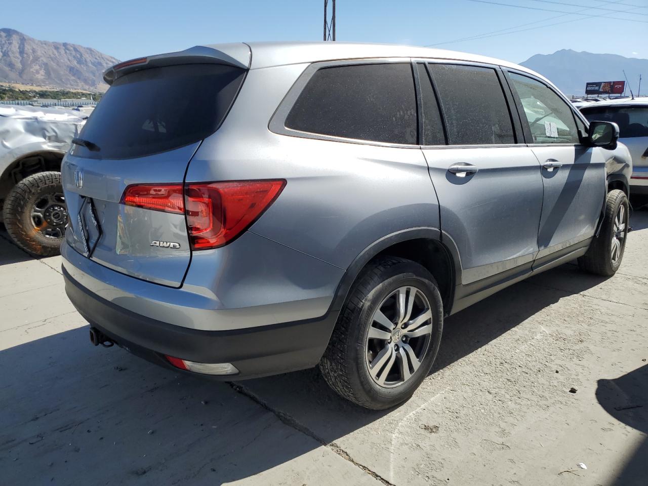 2017 Honda Pilot VIN 5FNYF6H53HB059125 Copart auction photo, front end damage thumbnail 3