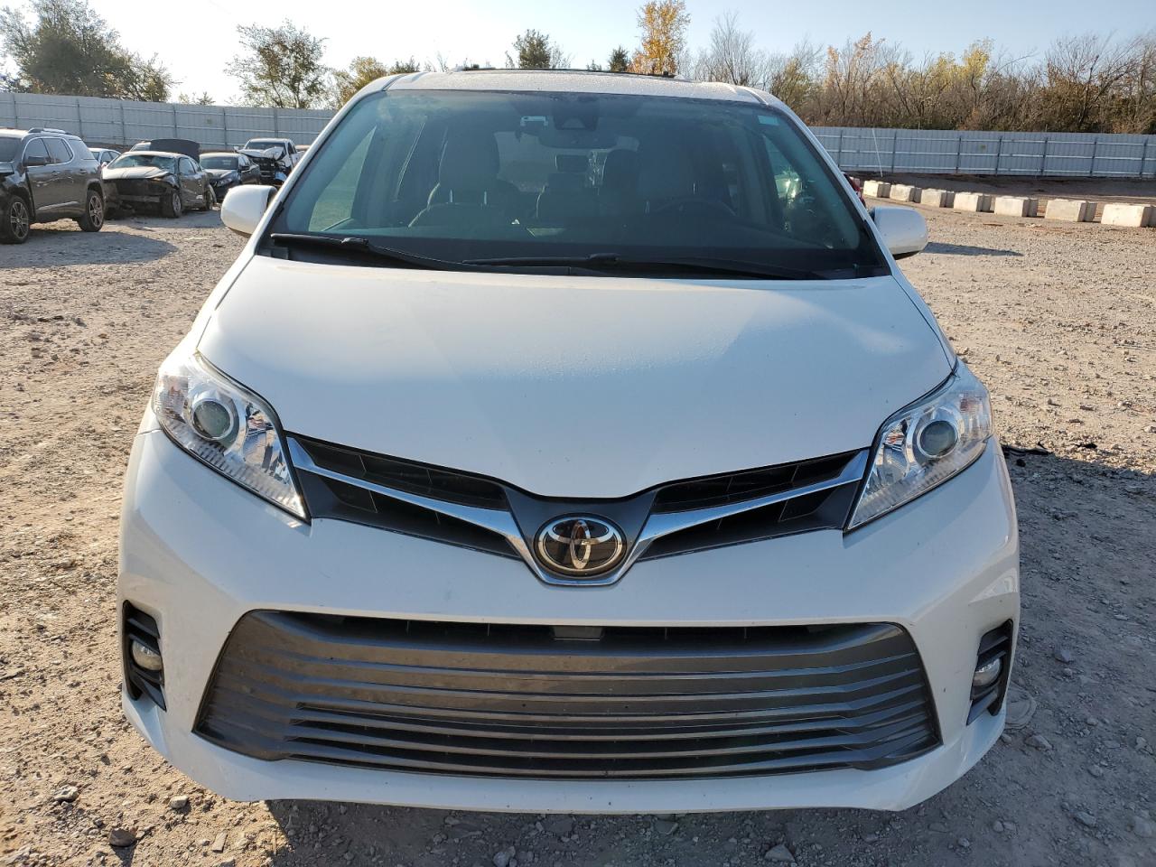 2018 Toyota Sienna VIN 5TDYZ3DC2JS936537 Copart auction photo, undercarriage / minor dent/scratches damage thumbnail 5