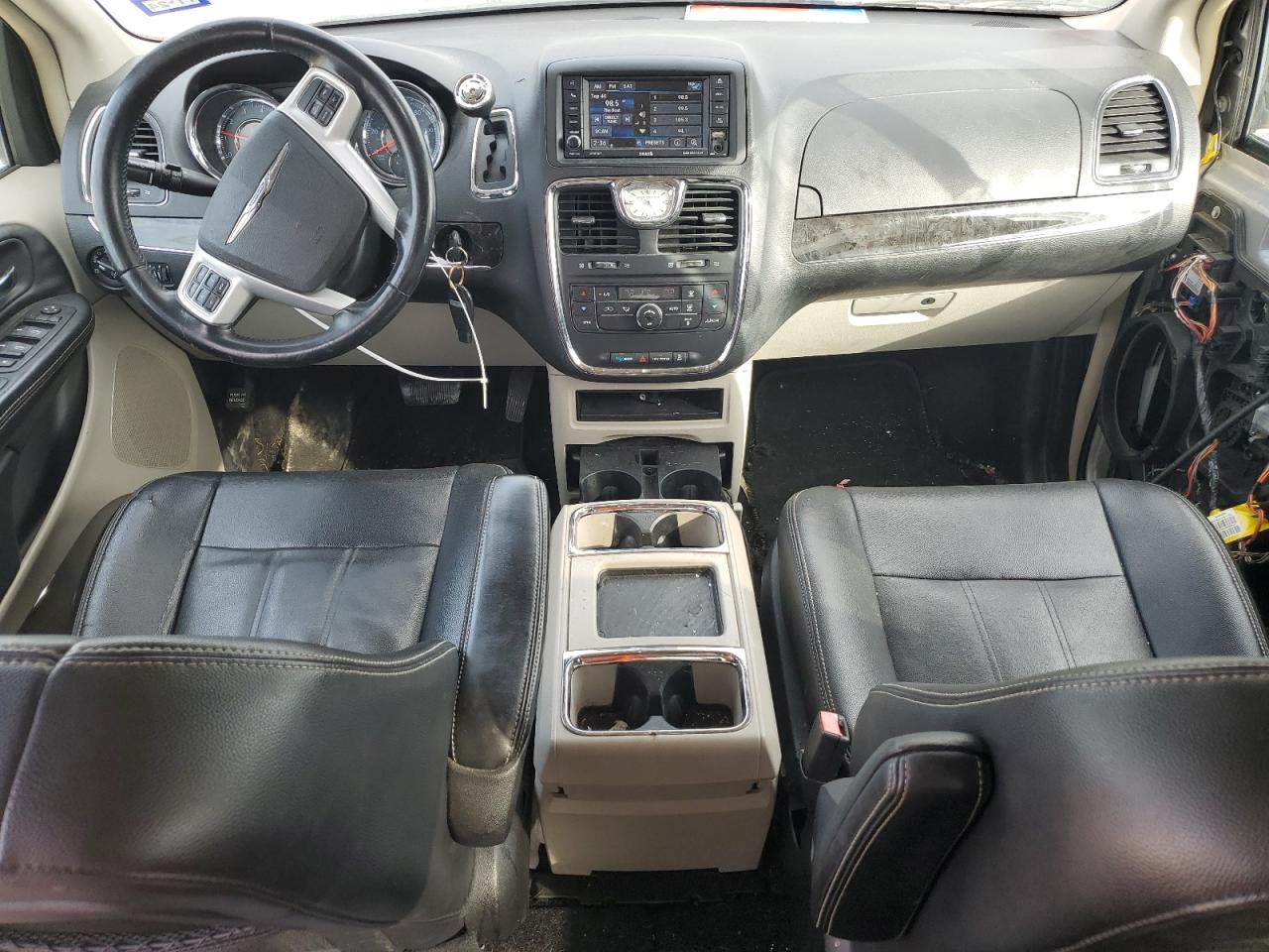 2015 Chrysler Town & Country VIN 2C4RC1BG2FR551981 Copart auction photo, all over damage thumbnail 8