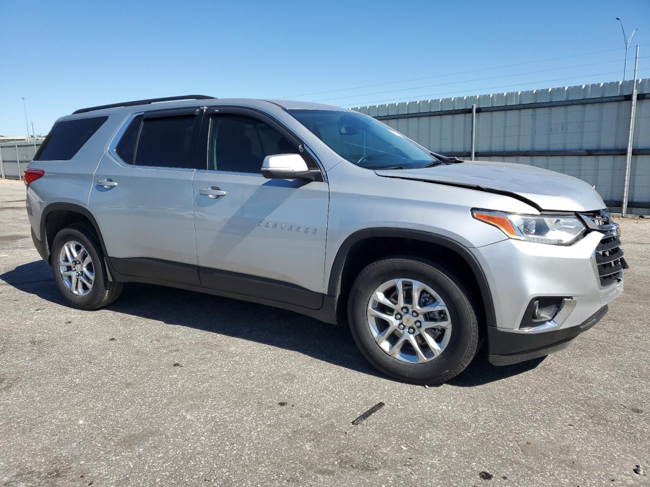2021 Chevrolet Traverse VIN 1GNERGKW7MJ254625 Copart auction photo, front end / side damage thumbnail 4