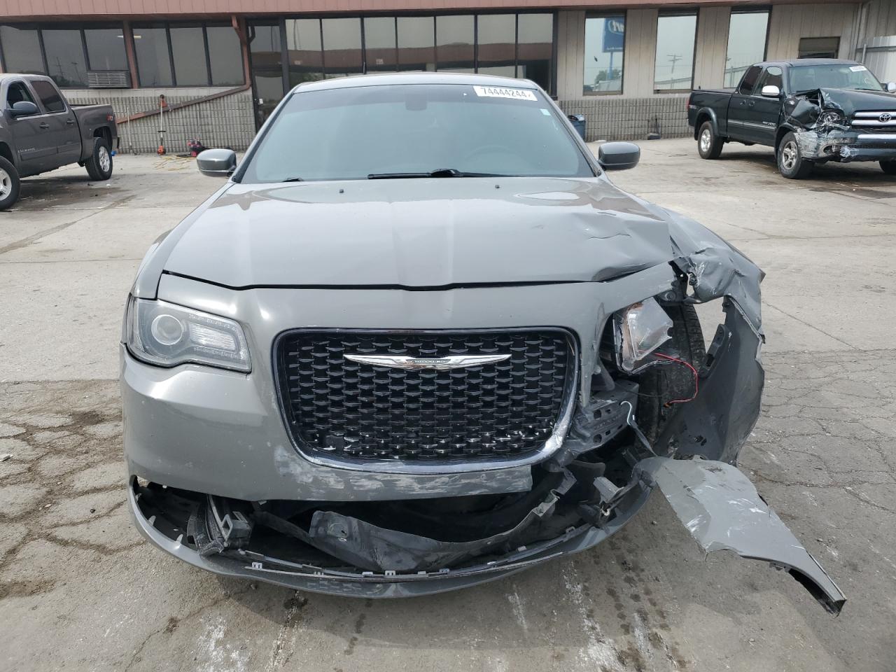 2017 Chrysler 300 VIN 2C3CCAGGXHH604051 Copart auction photo, front end damage thumbnail 5