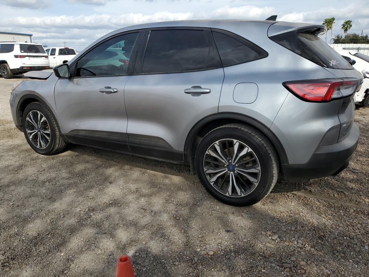 2021 Ford Escape VIN 1FMCU0G60MUB26476 Copart auction photo, front end / minor dent/scratches damage thumbnail 2