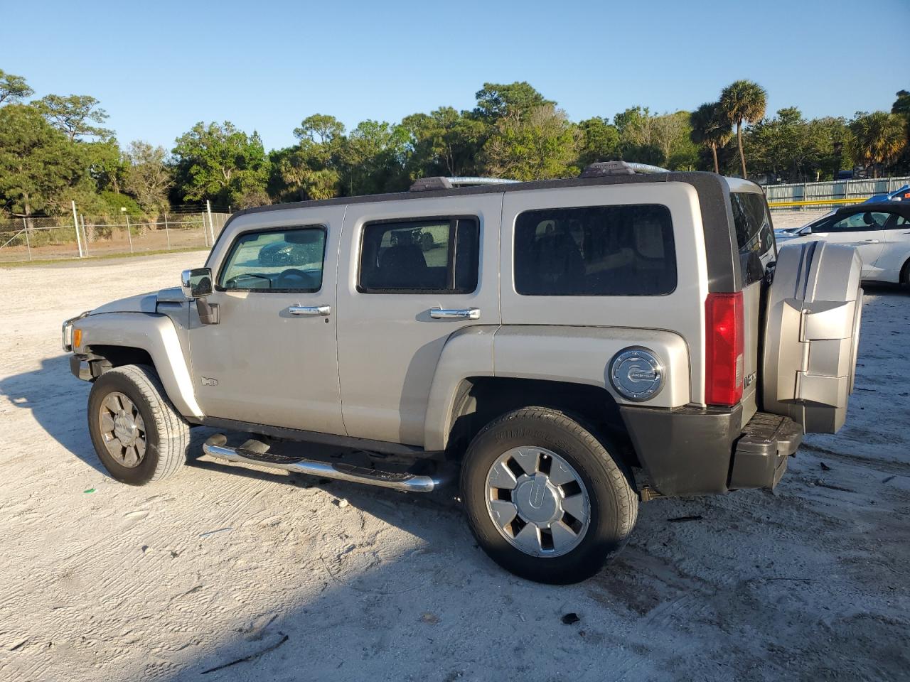 2009 Hummer H3 VIN 5GTEN13LX98104327 Copart auction photo, side / undercarriage damage thumbnail 2