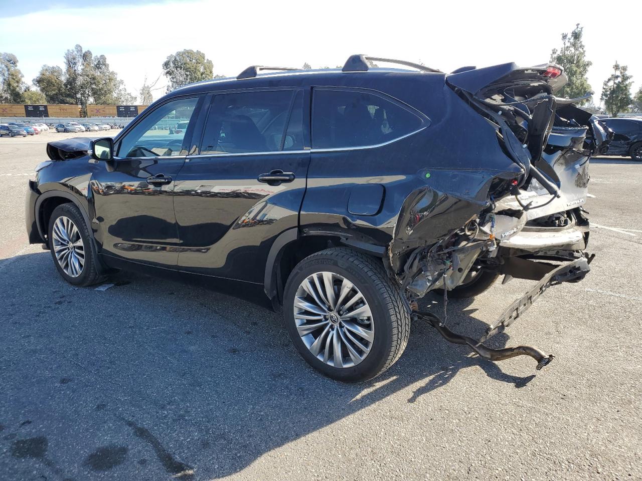 2022 Toyota Highlander VIN 5TDFZRAH5NS139103 Copart auction photo, all over damage thumbnail 2