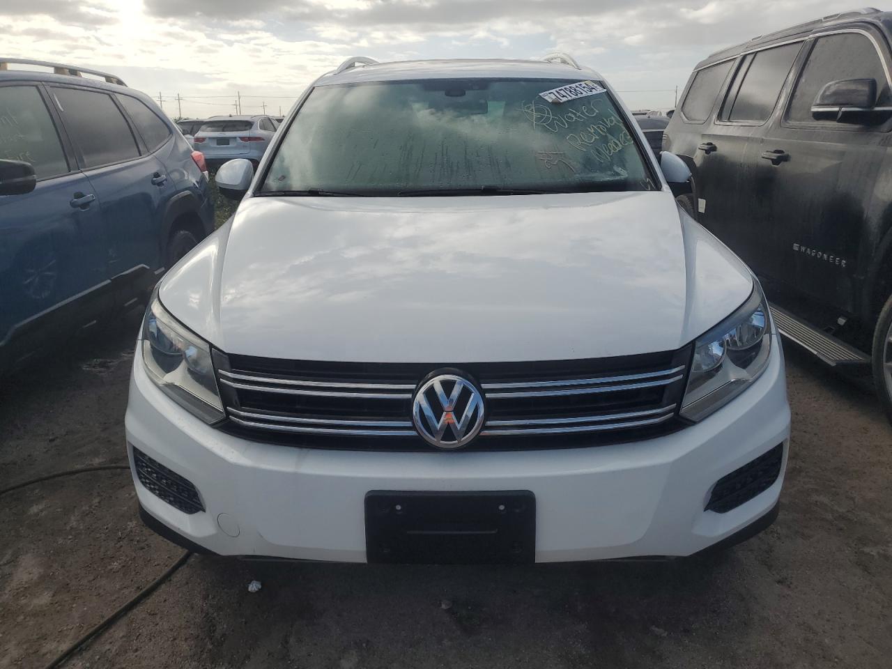 2017 Volkswagen Tiguan VIN WVGSV7AX7HK019512 Copart auction photo, water/flood damage thumbnail 5