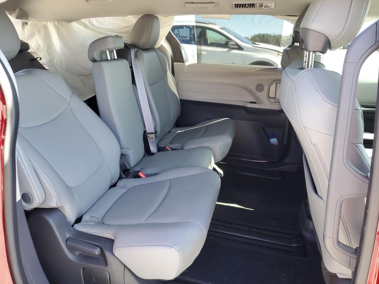 2022 Toyota Sienna VIN 5TDYRKEC8NS130037 Copart auction photo, front end / minor dent/scratches damage thumbnail 11