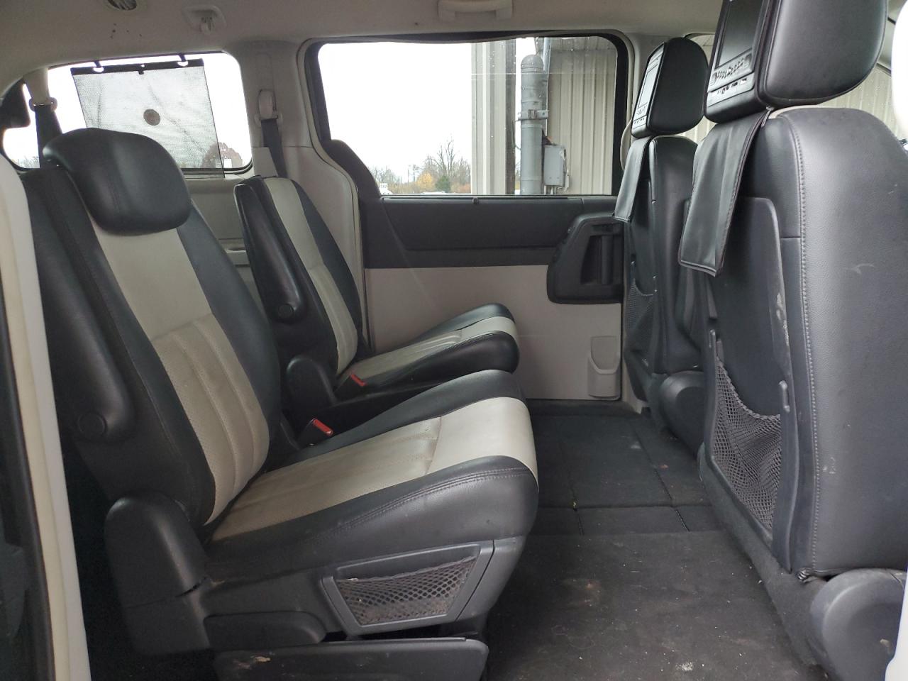 2010 Chrysler Town & Country VIN 2A4RR8DX0AR366822 Copart auction photo, front end damage thumbnail 11