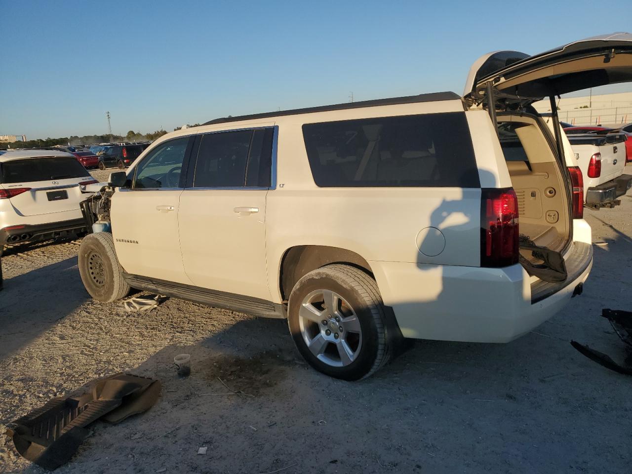 2015 Chevrolet Suburban VIN 1GNSKJKC5FR505950 Copart auction photo, front end damage thumbnail 2