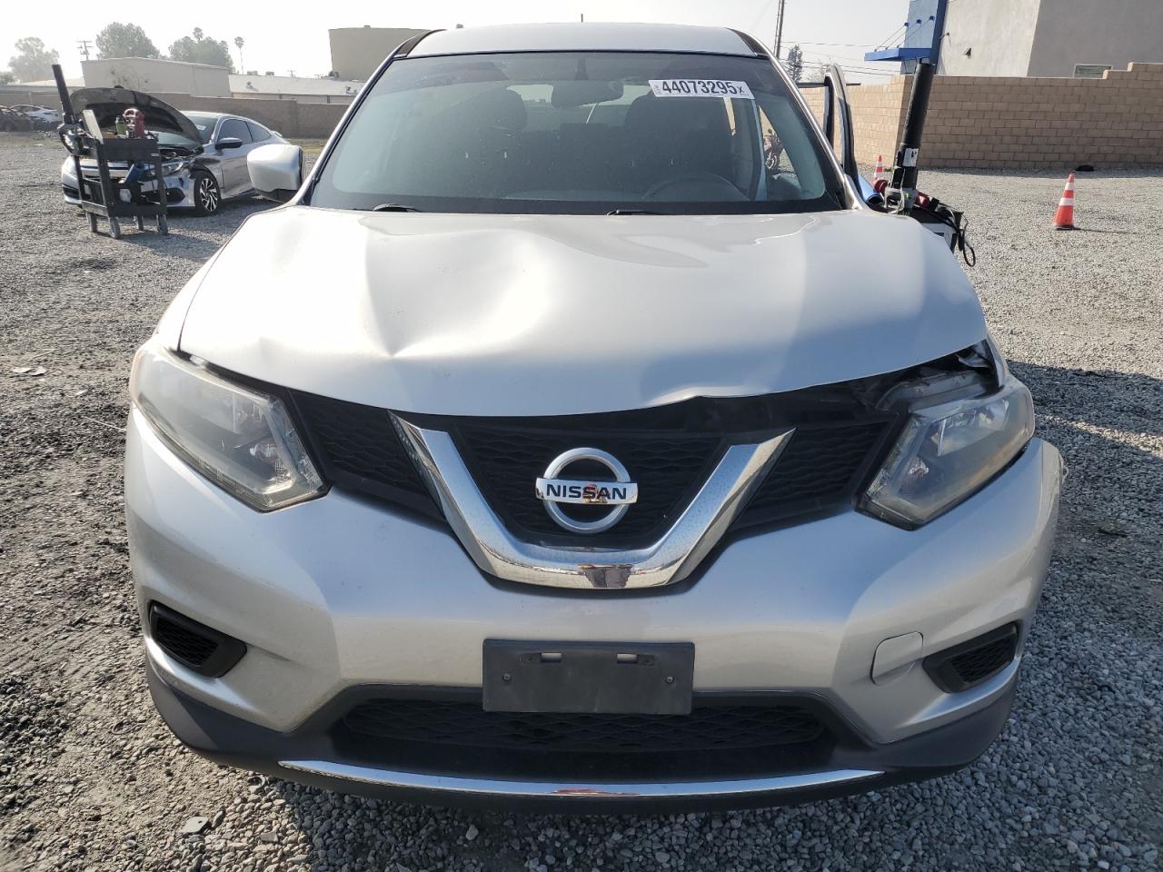 2016 Nissan Rogue VIN JN8AT2MT9GW009898 Copart auction photo, side / front end damage thumbnail 5