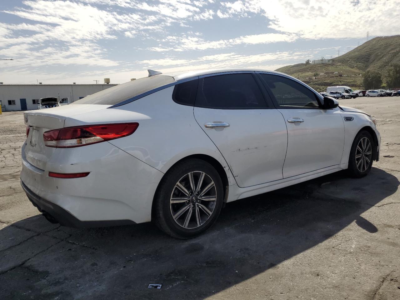 2019 KIA Optima VIN 5XXGT4L32KG354381 Copart auction photo, front end / side damage thumbnail 3