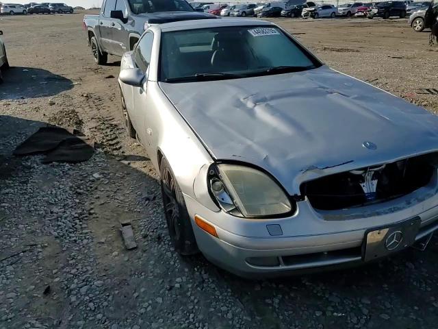 1999 Mercedes-Benz SLK-klasse VIN WDBKK47F9XF091747 Copart auction photo, all over damage thumbnail 10