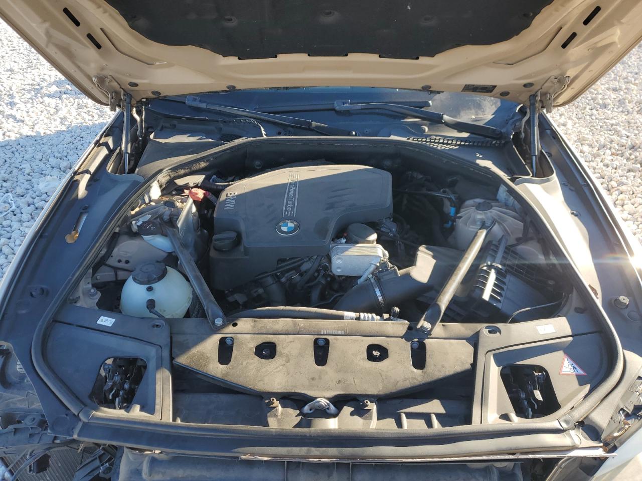 2012 BMW 5er VIN WBAXG5C59CDY28685 Copart auction photo, front end / minor dent/scratches damage thumbnail 12