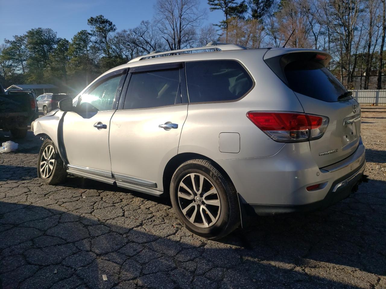 2016 Nissan Pathfinder VIN 5N1AR2MM2GC653405 Copart auction photo, front end / undercarriage damage thumbnail 2