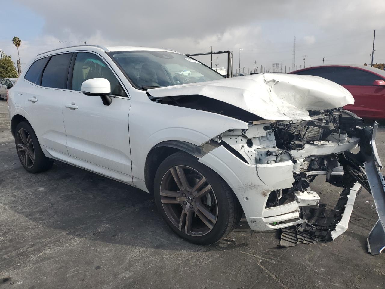 2019 Volvo XC60 VIN LYV102RK9KB293715 Copart auction photo, front end / undercarriage damage thumbnail 4