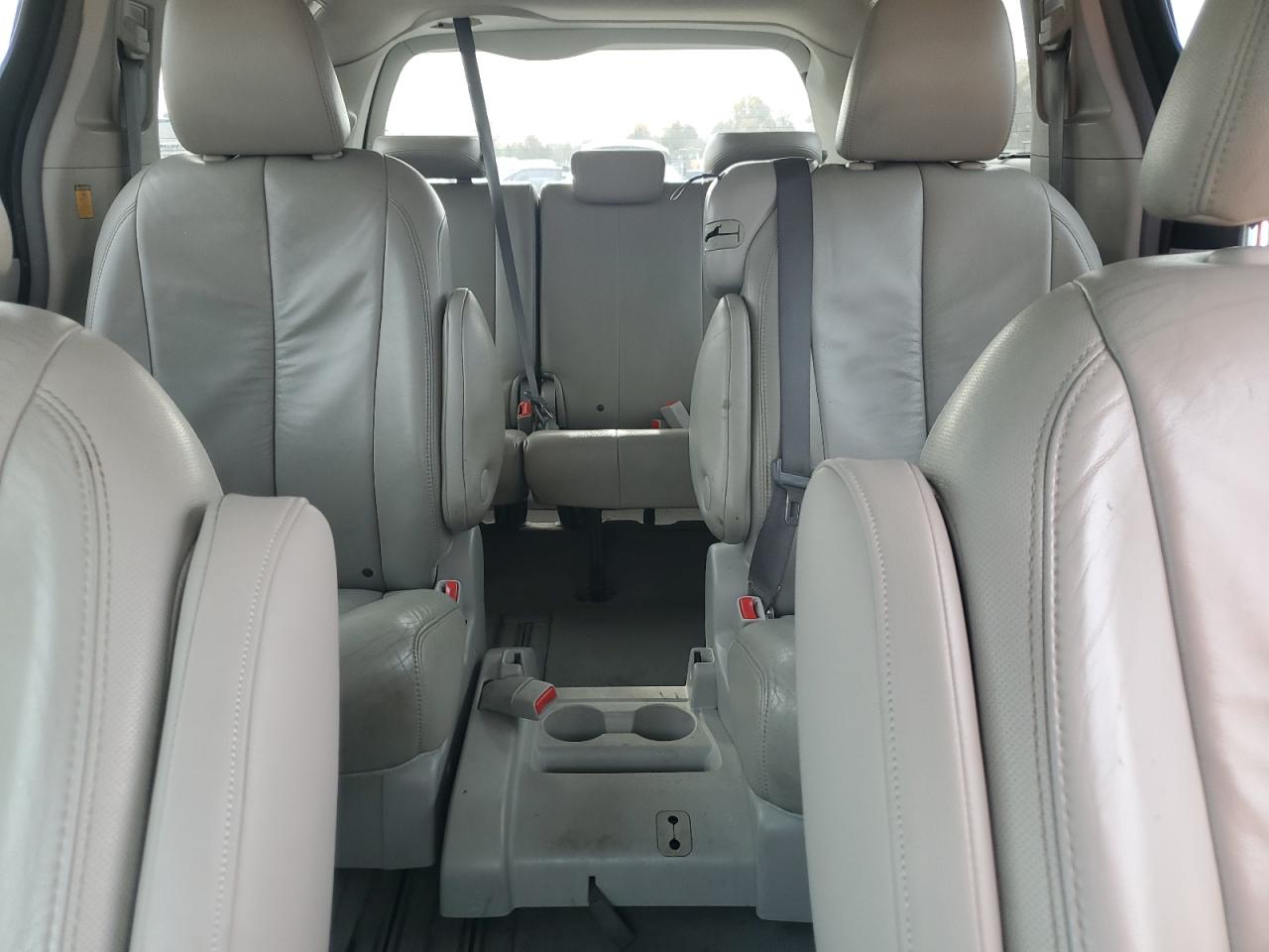 2011 Toyota Sienna VIN 5TDYK3DCXBS101680 Copart auction photo, front end damage thumbnail 10