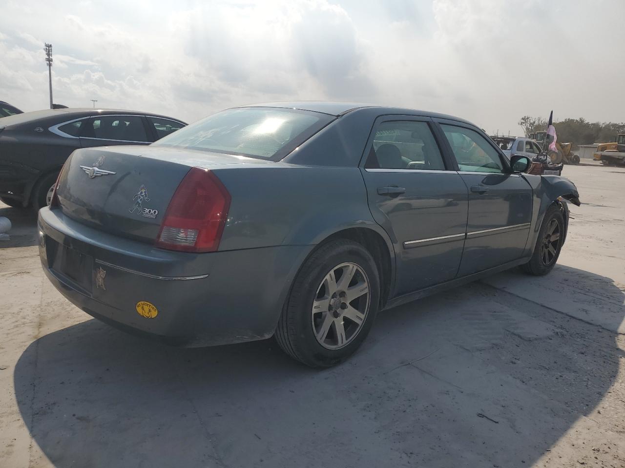 2006 Chrysler 300 VIN 2C3KA53G66H350267 Copart auction photo, front end damage thumbnail 3