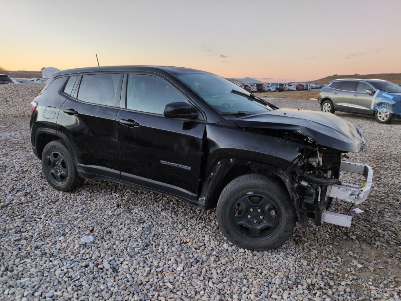 2019 Jeep Compass VIN 3C4NJCAB1KT615814 Copart auction photo, front end damage thumbnail 4
