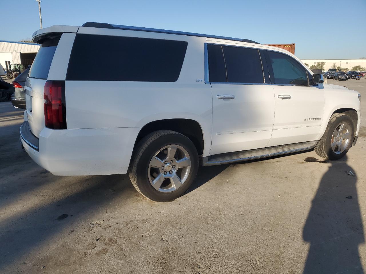 2015 Chevrolet Suburban VIN 1GNSCKKC5FR575466 Copart auction photo, front end damage thumbnail 3