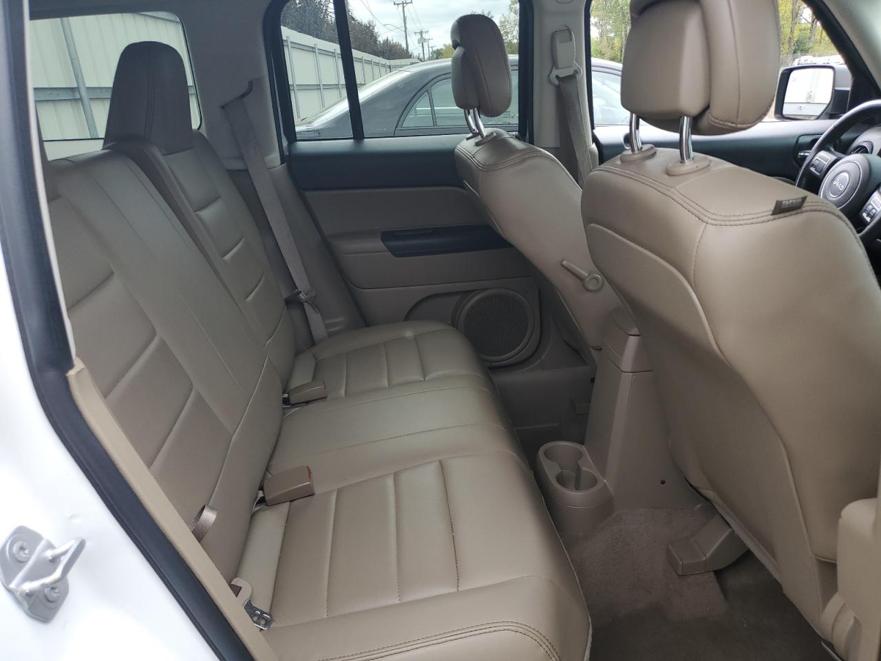 2016 Jeep Liberty (Patriot) VIN 1C4NJRFBXGD597158 Copart auction photo, front end / minor dent/scratches damage thumbnail 11