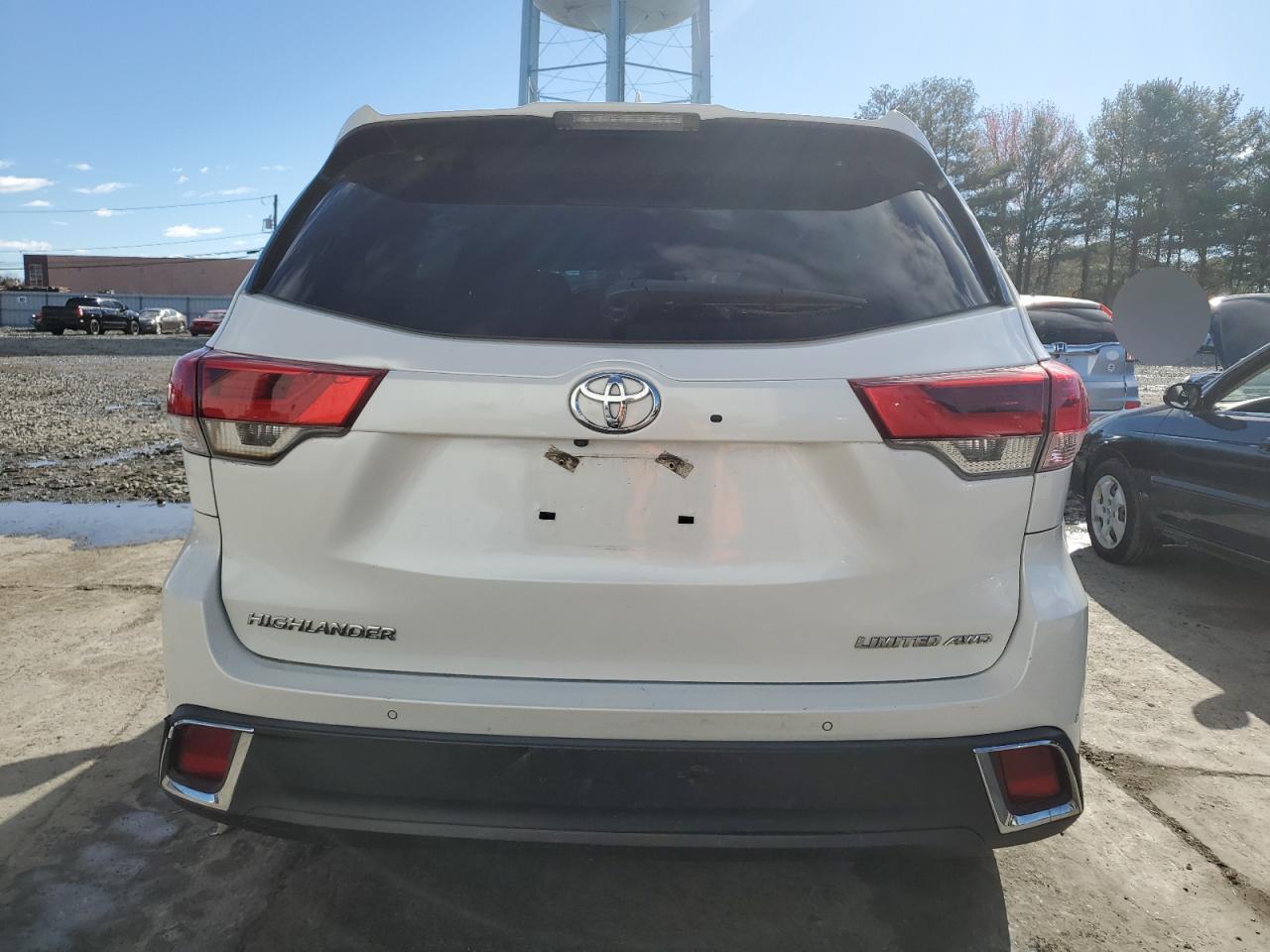 2019 Toyota Highlander VIN 5TDDZRFH5KS940612 Copart auction photo, undercarriage damage thumbnail 6