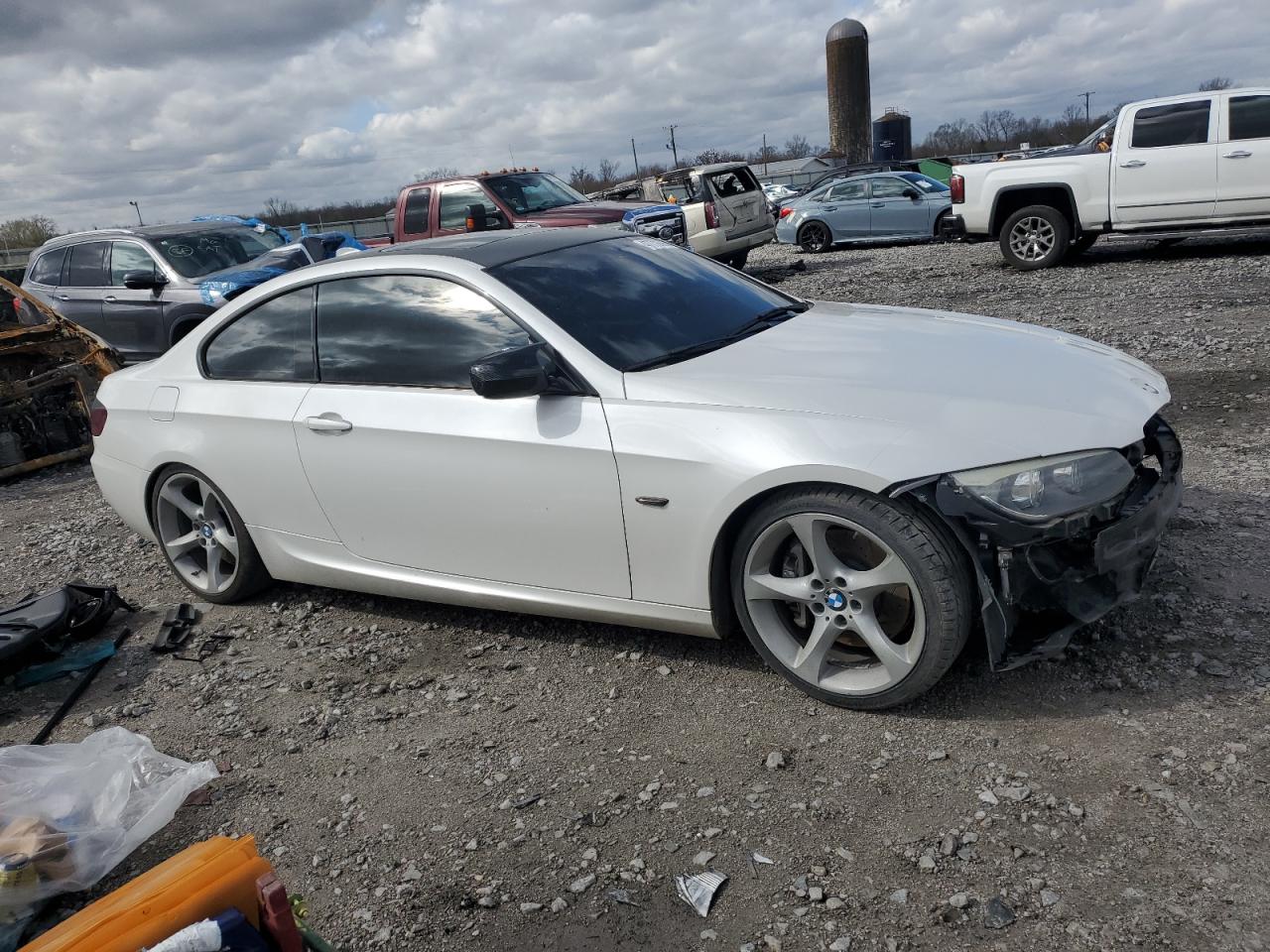 2011 BMW 3er VIN WBAKG7C59BE801811 Copart auction photo, all over / mechanical damage thumbnail 4