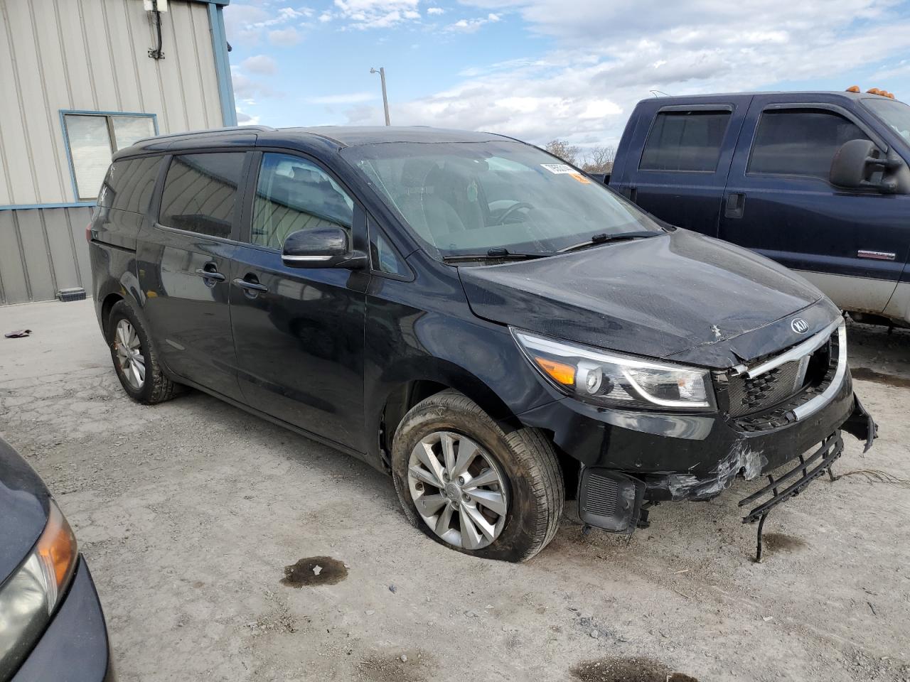 2017 KIA Sedona VIN KNDMB5C11H6265998 Copart auction photo, front end / side damage thumbnail 4