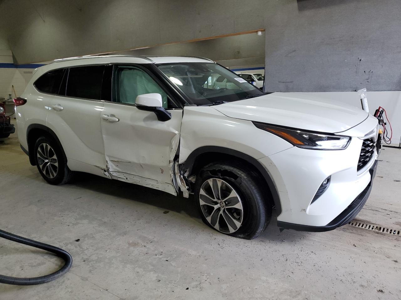 2021 Toyota Highlander VIN 5TDGZRBHXMS539417 Copart auction photo, frame damage / side damage thumbnail 4