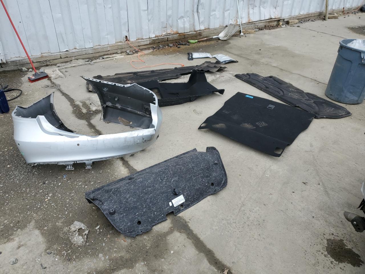 2015 Mercedes-Benz E-klasse VIN WDDHF8JB3FB140224 Copart auction photo, rear end damage thumbnail 12