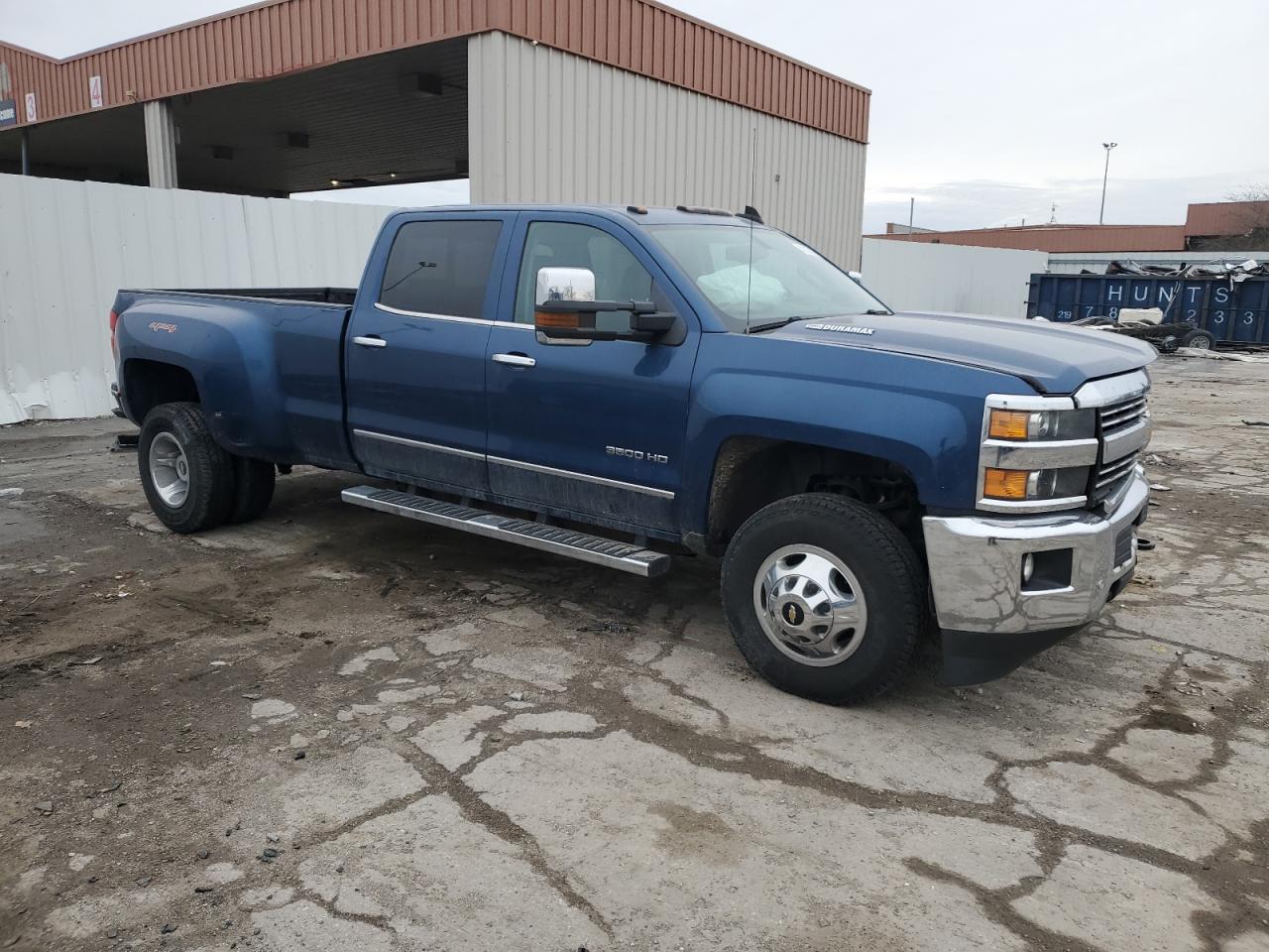 2015 Chevrolet Silverado VIN 1GC4K0C88FF539761 Copart auction photo, front end damage thumbnail 4