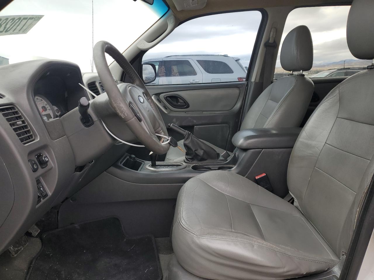 2005 Ford Escape VIN 1FMYU93125KD52519 Copart auction photo, front end damage thumbnail 7