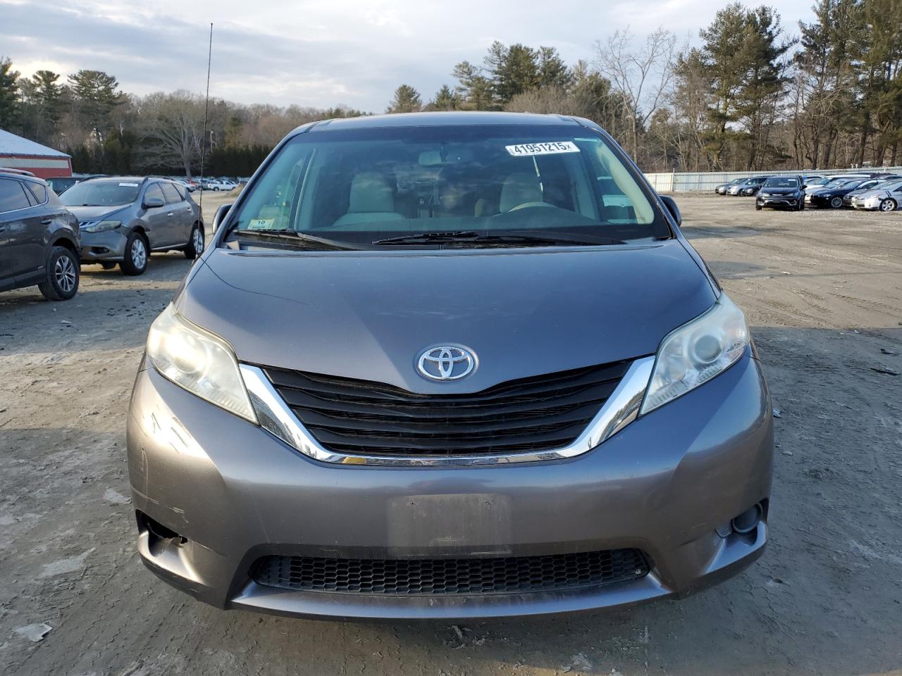2011 Toyota Sienna VIN 5TDJK3DC1BS026885 Copart auction photo, rear end / minor dent/scratches damage thumbnail 5