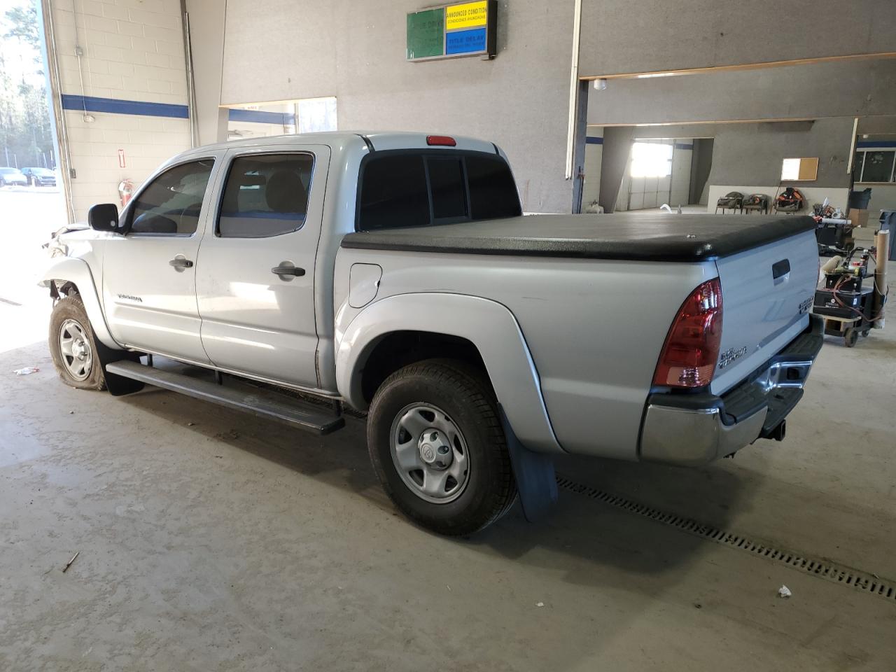 2011 Toyota Tacoma VIN 3TMJU4GN5BM113508 Copart auction photo, front end / undercarriage damage thumbnail 2