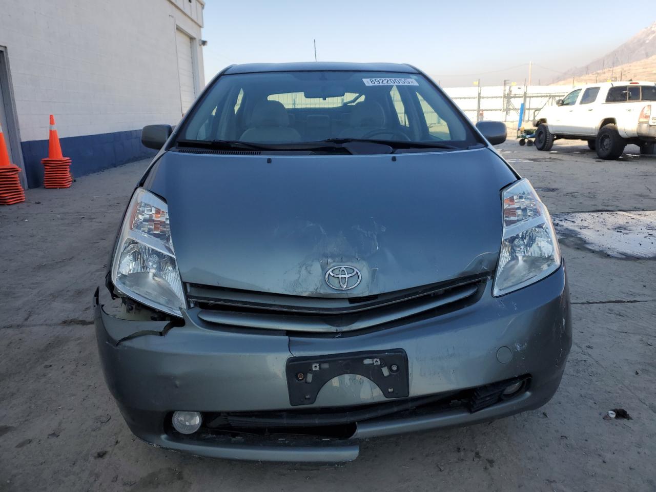 2004 Toyota Prius VIN JTDKB20U940070992 Copart auction photo, front end damage thumbnail 5