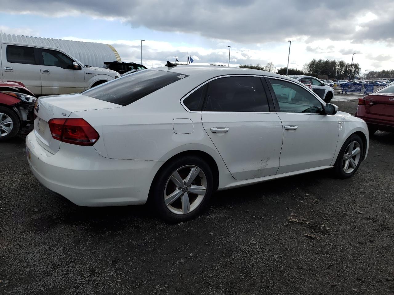 2014 Volkswagen Passat VIN 1VWAT7A30EC057816 Copart auction photo, minor dent/scratches damage thumbnail 3