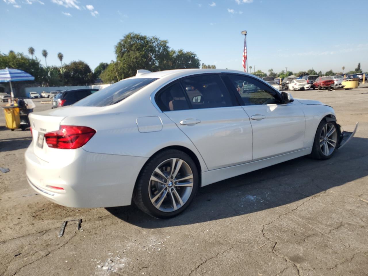 2016 BMW 3er VIN WBA8E9G50GNT87105 Copart auction photo, front end / minor dent/scratches damage thumbnail 3