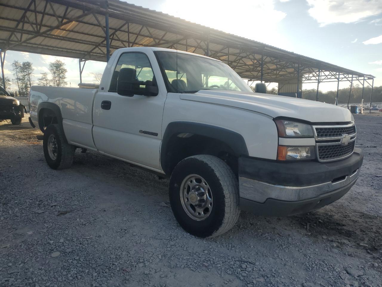 2005 Chevrolet Silverado VIN 1GCHK24U65E300268 Copart auction photo, minor dent/scratches damage thumbnail 4