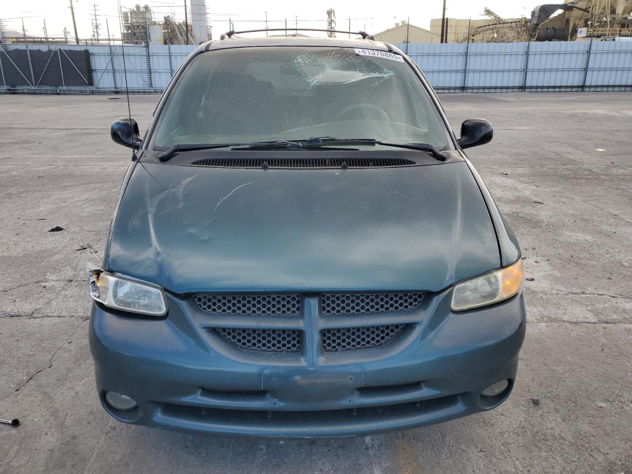 2000 Dodge Caravan VIN 1B4GP44G8YB572861 Copart auction photo, all over damage thumbnail 5
