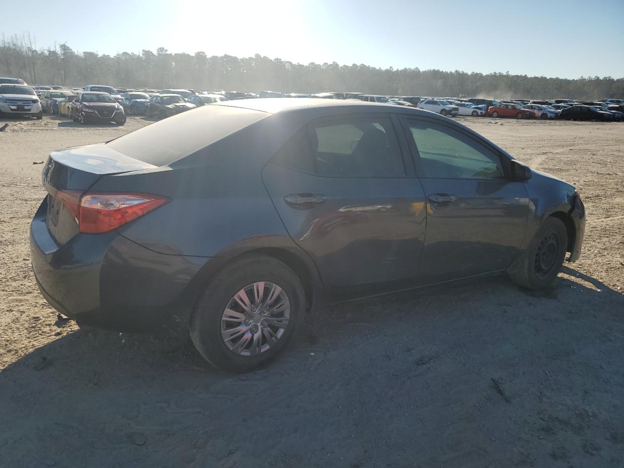 2018 Toyota Corolla VIN 5YFBURHE2JP822968 Copart auction photo, front end damage thumbnail 3