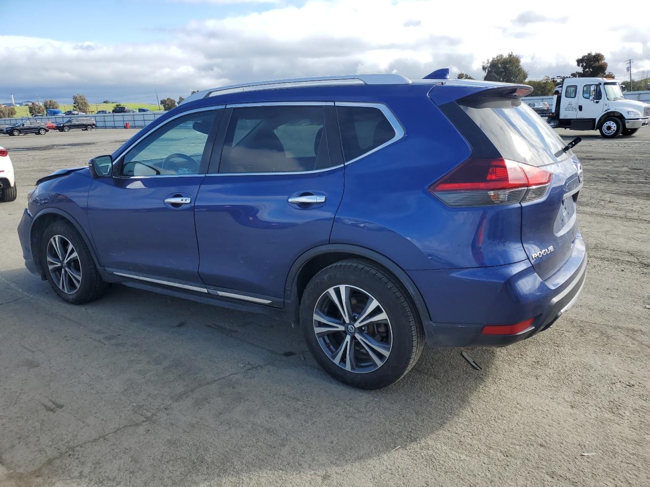 2018 Nissan Rogue VIN 5N1AT2MT2JC738003 Copart auction photo, front end damage thumbnail 2