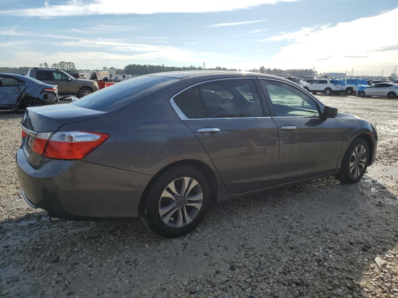 2015 Honda Accord VIN 1HGCR2F31FA264431 Copart auction photo, side / rear end damage thumbnail 3