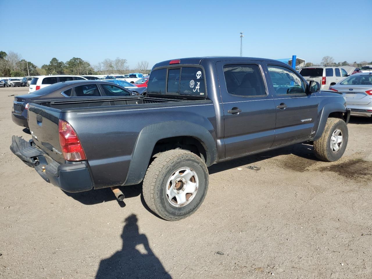 2015 Toyota Tacoma VIN 5TFJX4GN2FX045806 Copart auction photo, front end / side damage thumbnail 3