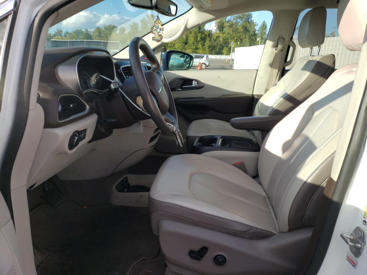 2020 Chrysler Voyager VIN 2C4RC1DG6LR151401 Copart auction photo, front end damage thumbnail 7