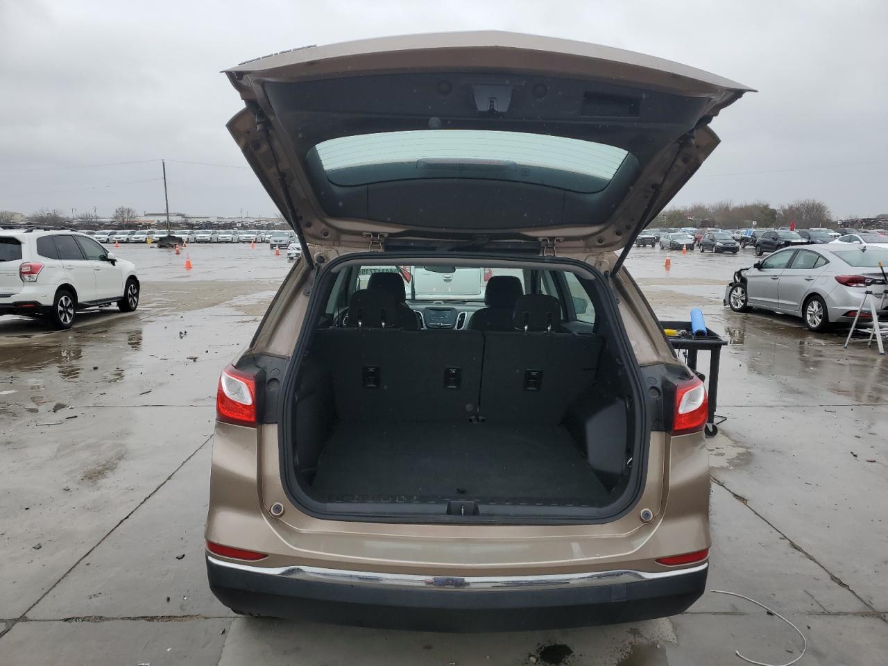 2018 Chevrolet Equinox VIN 2GNAXHEV7J6184517 Copart auction photo, side / front end damage thumbnail 6