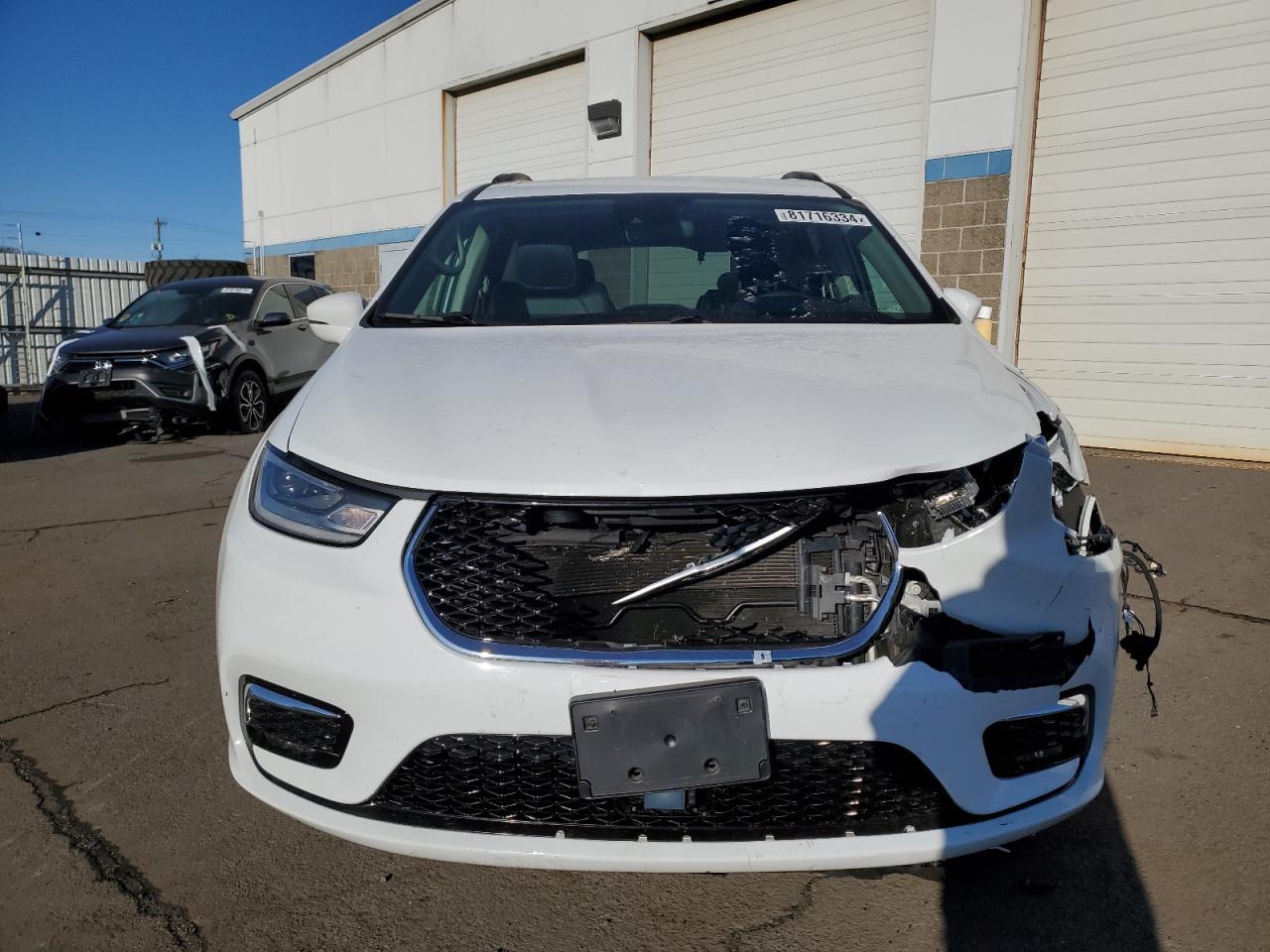 2022 Chrysler Pacifica VIN 2C4RC1BG2NR106865 Copart auction photo, front end / minor dent/scratches damage thumbnail 5